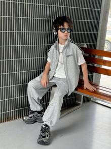 SHEIN Leap Crew 3 件套儿童/青少年男孩休闲街头风格罗纹针织开衫背心、宽松袖口裤和纯色短袖 T 恤 3 件套 - 灰色 - 查看 1