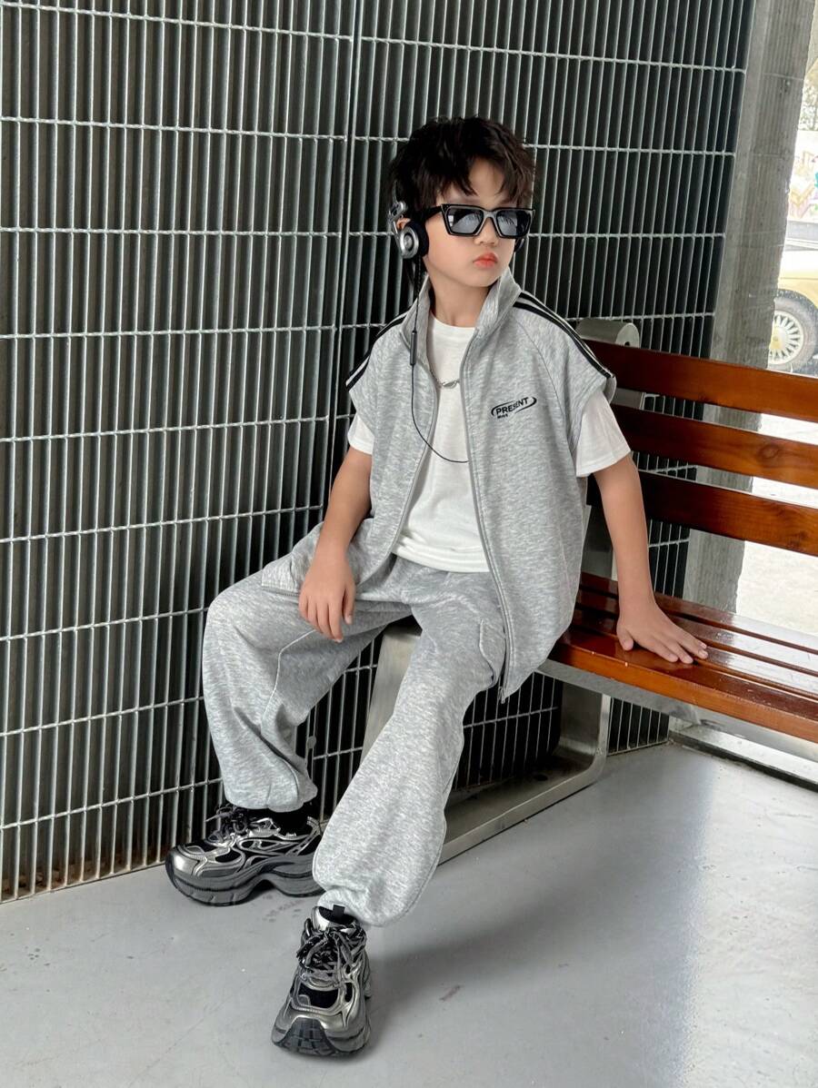 SHEIN Leap Crew 3 件套儿童/青少年男孩休闲街头风格罗纹针织开衫背心、宽松袖口裤和纯色短袖 T 恤 3 件套 - 灰色 - 查看 1