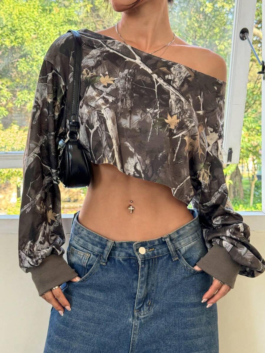 SHEIN EZwear 休闲迷彩印花圆领短款卫衣，适合毕业季、返校季、毕业典礼、教师节等场合，秋冬季返校季必备单品 - 軍綠色 - 查看 1