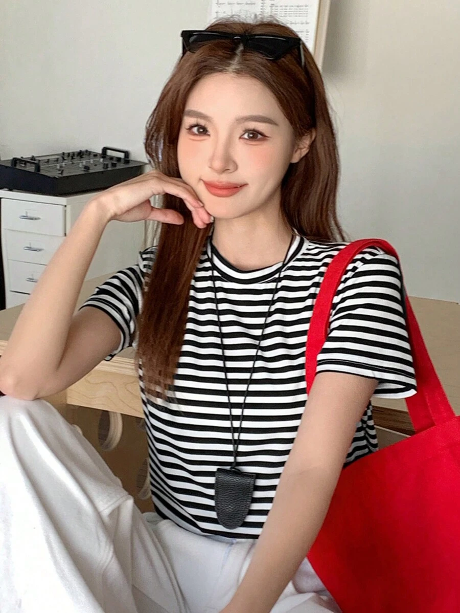 DAZY 女士条纹印花圆领短袖休闲 T 恤夏季 - 黑與白 - 查看 1