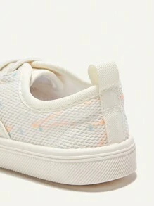 Cozy Pixies 1 双儿童涂鸦网眼系带时尚休闲运动鞋，可爱透气，适合日常穿着（随机图案）