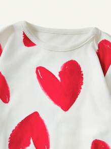 Cozy Pixies Set de 5 piezas suave y cómodo para el Día de San Valentín que incluye: 1 gorro, 1 babero, 1 diadema, 1 pieza de calcetines y 1 saco de dormir con diseño de corazón rojo para bebé - Rojo y blanco - Ver 6