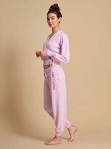 TryMe Damen Zweiteiler aus einfarbigem Wickel-Langarm-Pullover und bedruckter Buchstaben Strick-Jogginghose, Herbst/Winter