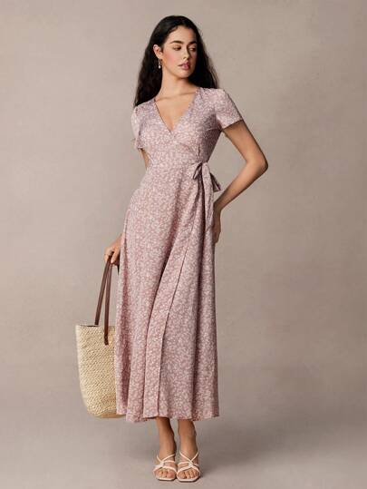 فستان مطوي بعقدة وبطباعة زهر اقحوان