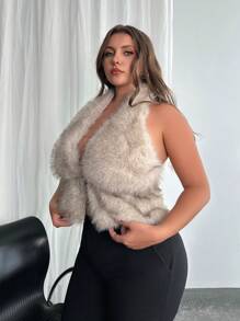 SHEIN Privé Plus Size Women Elegant Chic Spaghetti Strap Faux Fur Shrug, Versatile Tank Top Outerwear Suitable For Layering, Autumn/Winter