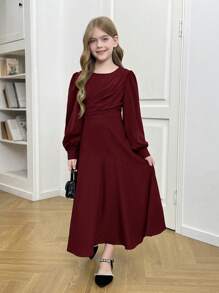 SHEIN Serisse Kids Robe bourgogne mi-longue plissée à col rond, manches lanternes pour les jeunes filles, couleur unie élégante, portée au quotidien