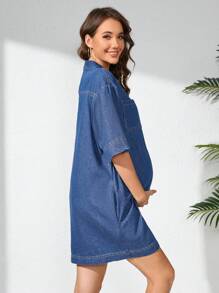 SHEIN Vestido vaquero casual de embarazo de manga corta con cuello vuelto y bolsillos dobles