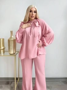 SHEIN SXY Conjunto de dos piezas de pantalón y blusa con mangas abullonadas y plisado en rosa para mujer talla grande, adecuado para uso diario, vacaciones, playa, fiestas, citas, cumpleaños, despedida de soltera, baile, citas en pareja, elegante, casual, compras, calle, exterior, coqueto, fácil de combinar y estiliza la figura