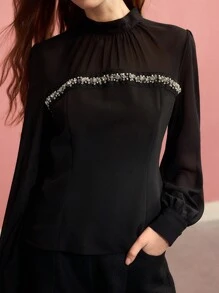 MOTF PREMIUM Blusa con detalle de strass y plisado - Negro - Ver 2