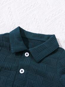 SHEIN Vintaside Kids Conjunto de ropa de calle de camisa y pantalones cortos con textura para niño bebé - Verde Oscuro - Ver 6