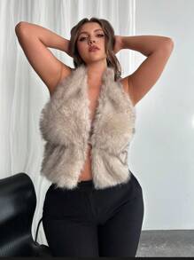 SHEIN Privé Plus Size Women Elegant Chic Spaghetti Strap Faux Fur Shrug, Versatile Tank Top Outerwear Suitable For Layering, Autumn/Winter