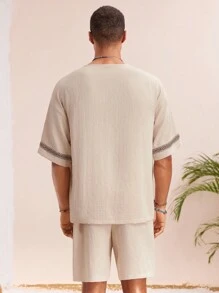 SHEIN X ELOISA & ORSON Manfinity VCAY Set de 2 piezas con camiseta de manga corta de cuello en V informal y holgada, y pantalón corto recto con cintura elástica para hombre