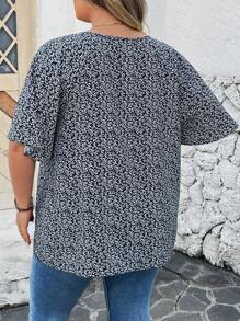 SHEIN CURVE+ 大码黑色碎花前系带衬衫裙，优雅的夏季度假装