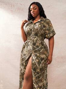 SHEIN SXY Vestido holgado de talla grande con estampado de rama y hoja, de tela ligera camuflada, con mangas dolman (incluye cinturón a juego)