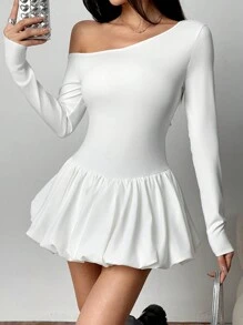 SHEIN EZwear Vestido mini de unicolor con volante asimétrico - Blanco - Ver 3
