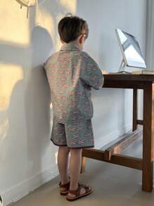 DAZY Set de 2 piezas: Camisa con botones de manga corta con estampado floral y pantalón corto para niño pequeño