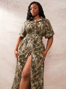 SHEIN SXY Vestido holgado de talla grande con estampado de rama y hoja, de tela ligera camuflada, con mangas dolman (incluye cinturón a juego)