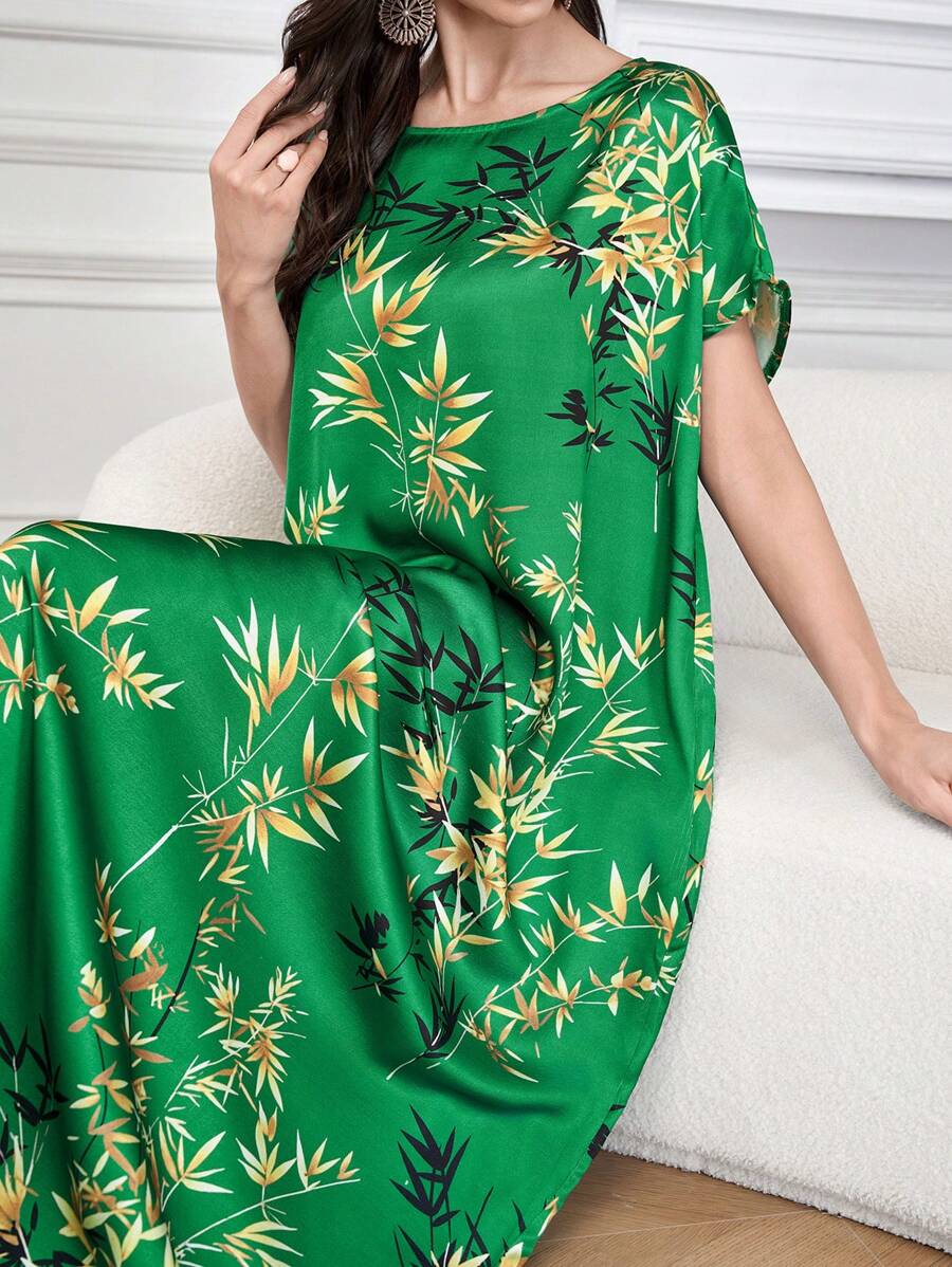 Al Najma Women's Round Neck Short Sleeve All-Over Print Maxi Arabian Dress - Green - View 1