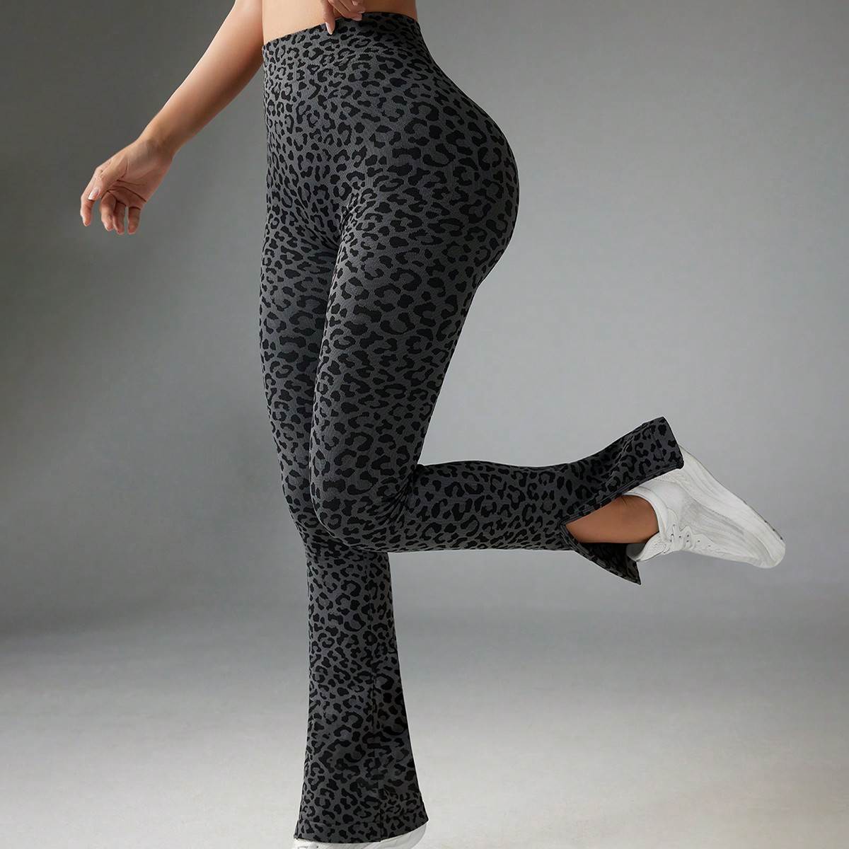 Mallas deportivas para yoga y entrenamiento con estampado de leopardo y bajo con abertura para mujer