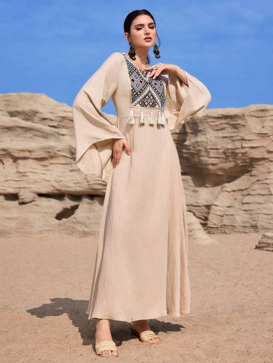 Al Najma Váy dài tay rộng rãi phong cách Ả Rập chắp vá hình học dành cho nữ, Kaftan & Jalabiya - Màu Khaki - Xem 1