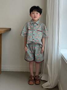 DAZY Set de 2 piezas: Camisa con botones de manga corta con estampado floral y pantalón corto para niño pequeño