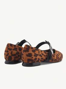 CUCCOO CHICEST Zapatos de tacón con punta fina de estampado de leopardo sexy, nuevos diseños de bombas Mary Jane con moño para mujer - Marrón - Ver 10