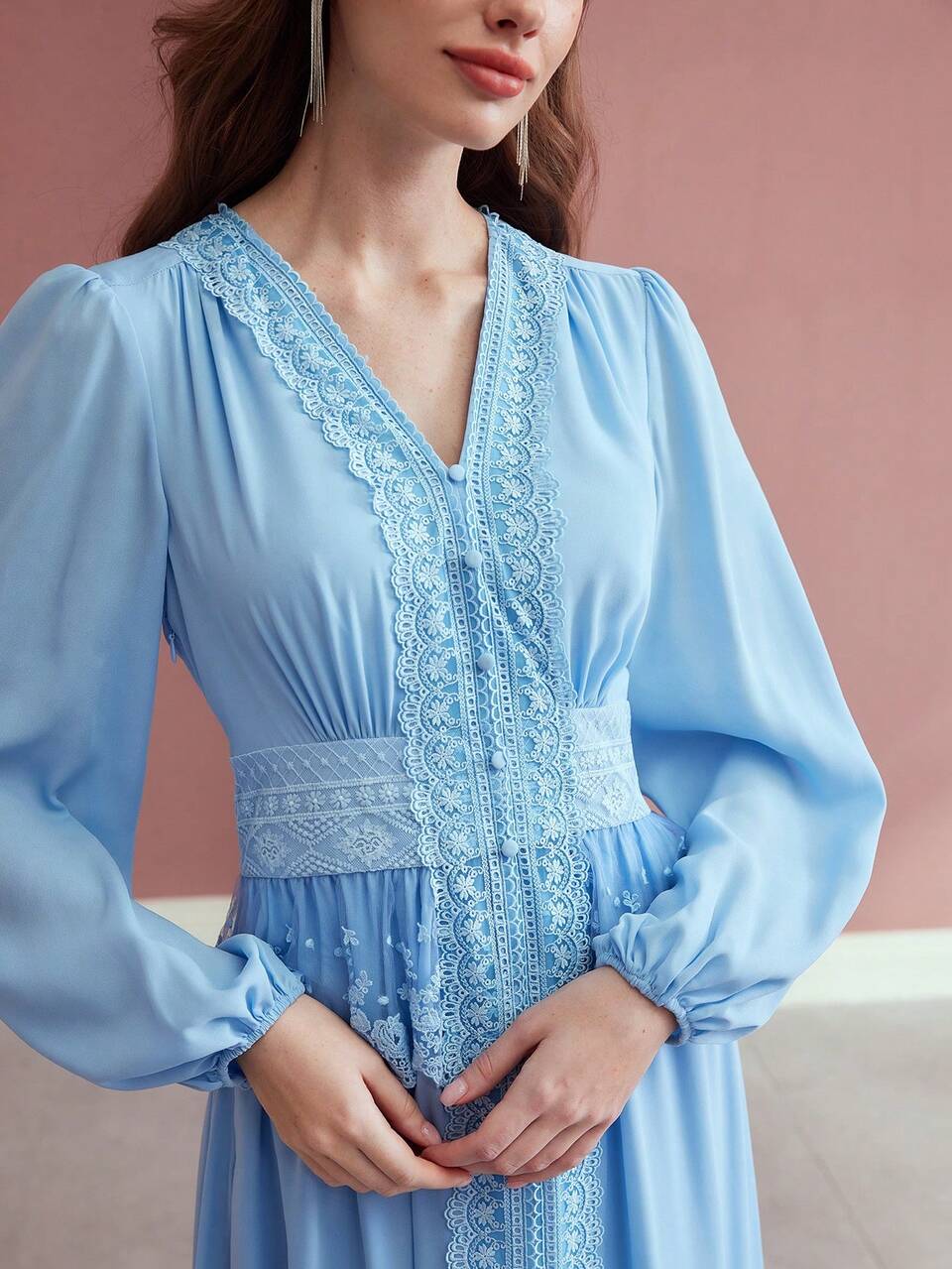 CONTRAST LACE FLOWY RUFFLE HEM DRES