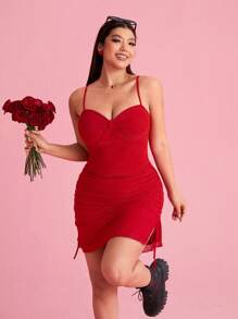 SHEIN EZwear 弹力网眼红色加大码吊带连衣裙，可调节侧抽绳以定制长度，非常适合情人节 - 紅色 - 查看 3