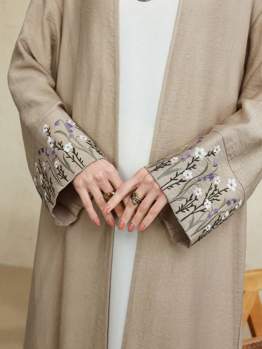 Al Najma 女士花卉刺绣长袖休闲长袍，端庄长袍 - 卡其色 - 查看 1