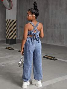 SHEIN Mono con lavado de piedra, estilo callejero y moderno para niña preadolescente, con tirantes cruzados y espalda abierta. Ropa de otoño y atuendos de estilo callejero para niñas preadolescentes de regreso a la escuela - Lavado ligero - Ver 2