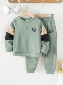 SHEIN 2pcs Young Boys Casual Sports College Style Sweatshirt & Pants Set, Comfortable Knit Stitching Round Neck Long Sleeve Outfit, Suitable For Commuting, School, Daily Casual, College, Kids Young Boy Clothes Back To School Set, Fit For Birthday Party, Ceremony, Wedding, Daily Wear, School, Travel, Sports, Autumn/Winter, Fleece, Thickened