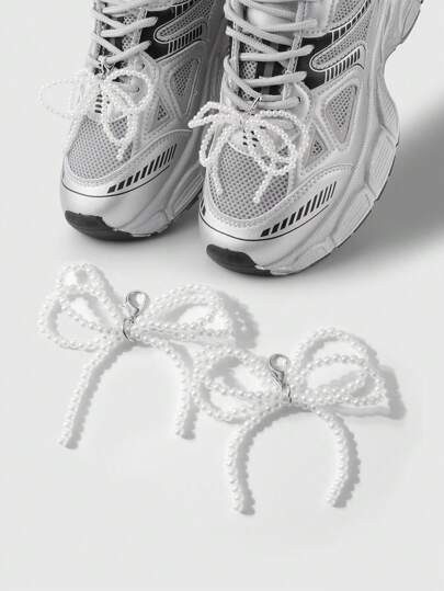 Kawaii 2 pezzi Eleganti semplici ed versatili, set combinato di decorazioni per scarpe con fiocco bianco a doppio strato in perle finte di alta qualità fatte a mano, adatti come accessori per scarpe da donna per uso quotidiano o come regalo per festival