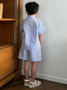 DAZY Set de 2 piezas de camiseta de manga corta con botones delanteros a cuadros y shorts para niños pequeños