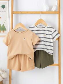 SHEIN 4 Stücke/Set buntes Baby Mädchen & Jungen Dekor-Text-Set aus Sommer Baumwoll-Strick mit Rundhalsausschnitt, Kurzarm, Drop-Shoulder und elastischer Taille Cargo Shorts, geeignet für Urlaub, Zuhause, Schule