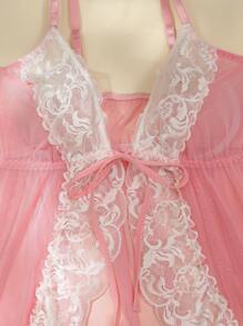 مجموعة ملابس داخلية تتكون من فستان كامي سكسي مزين بالرويش والأربطة على الجزء الأمامي وسروال جي سترنج - وردي - مشاهدة 5