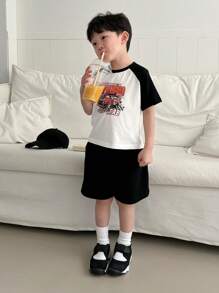DAZY 2pcs/Set Young Boy Raglan Sleeve Print Top And Solid Shorts Set - Black and White - View 5