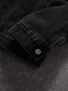 Manfinity EMRG Chaqueta de mezclilla negra lavada con estampado de letras de grafiti para hombre, ropa de calle holgada