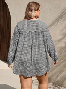 SHEIN VCAY 2 件套大码女式格子单排扣衬衫和短裤休闲装，秋季 - 黑與白 - 查看 4