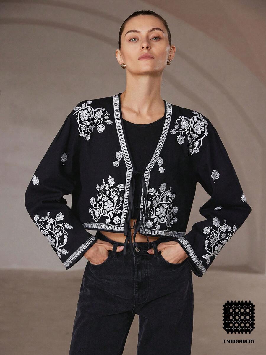 Aveloria Modichic Colorblock Embroidery Detail Loose Cropped V-Neck Long Sleeve Women Jacket - Black - View 1