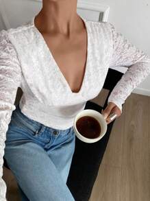 SHEIN Frenchy Women's V-Neck Lace Patchwork Long Sleeve Casual Slim Fit T-Shirt,Tight-Fitting Bra Cup Lace Long-Sleeved Top, Romantic And Elegant, A Must-Have For Dates, Bra Cup Style