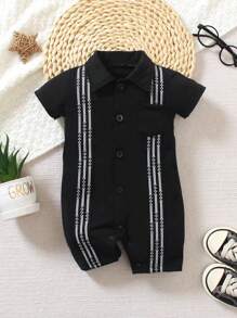 Newborn Baby Boys Casual Vacation Solid Black & White Stripe Webbing Pattern Full Button Front Pocket Decor Short Sleeve Shirt Collar Romper, Suitable For Summer Outings, Vacation, And Comfortable Home Wear