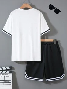 SHEIN Conjunto de 2 piezas para adolescentes varones: Camiseta de manga corta con estampado de letra, rayas y parches para deportes de baloncesto al aire libre y pantalones cortos de rayas y parches para entrenamiento y deporte urbano de verano