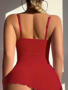 SHEIN 2 chiếc/bộ váy lưới xếp ly bất đối xứng gợi cảm màu đỏ có trang trí bằng chuỗi ngọc trai và quần lọt khe - Đỏ - Xem 2