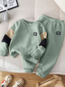 SHEIN 2pcs Young Boys Casual Sports College Style Sweatshirt & Pants Set, Comfortable Knit Stitching Round Neck Long Sleeve Outfit, Suitable For Commuting, School, Daily Casual, College, Kids Young Boy Clothes Back To School Set, Fit For Birthday Party, Ceremony, Wedding, Daily Wear, School, Travel, Sports, Autumn/Winter, Fleece, Thickened