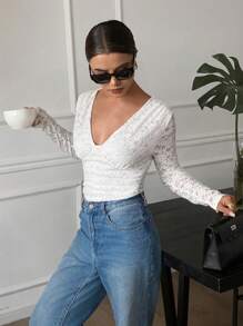 SHEIN Frenchy Women's V-Neck Lace Patchwork Long Sleeve Casual Slim Fit T-Shirt,Tight-Fitting Bra Cup Lace Long-Sleeved Top, Romantic And Elegant, A Must-Have For Dates, Bra Cup Style