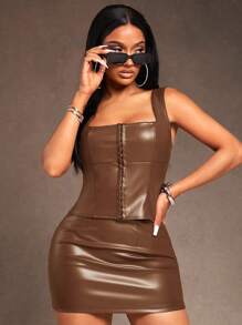 SHEIN SXY Bộ 2 món đồ PU bóng màu nâu gợi cảm, áo crop top bó sát và váy cạp trễ - Màu nâu  Mocha - Xem 3