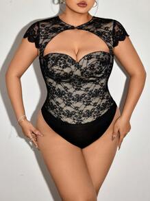 SHEIN ICON Bodysuit Pas Badan Berenda Berongga Ukuran Besar, Lengan Pendek - Hitam - View 1