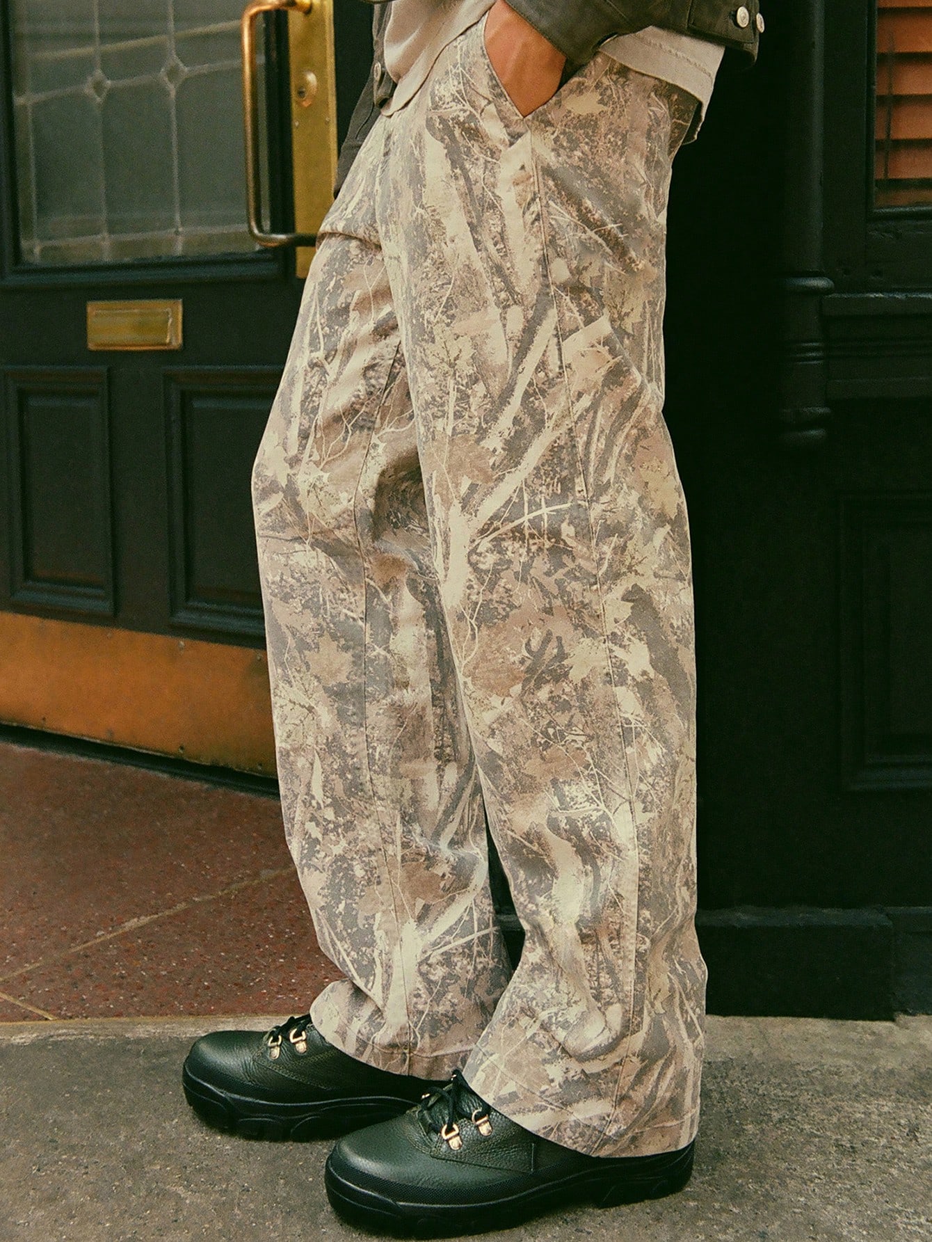 Men Elastic Waist Printed Casual Trousers, Regular Fit