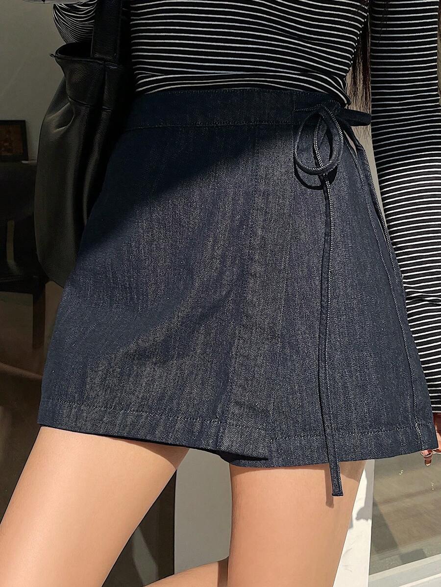 DAZY Váy ngắn denim nữ buộc dây bên hông, kiểu dáng thường ngày, có quần đùi hoặc quần đùi. - Rửa tối - Xem 1
