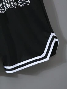 SHEIN Conjunto de 2 piezas para adolescentes varones: Camiseta de manga corta con estampado de letra, rayas y parches para deportes de baloncesto al aire libre y pantalones cortos de rayas y parches para entrenamiento y deporte urbano de verano